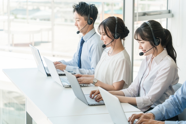 コールセンターの実情をおしえます。7社のコールセンター経験者が語る